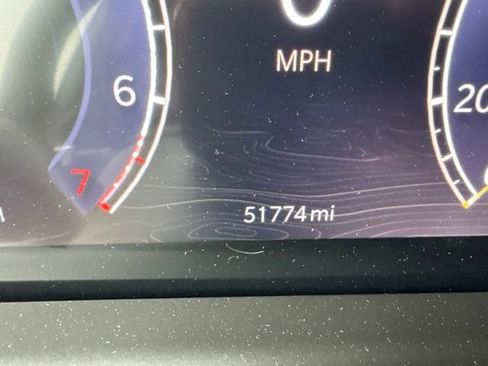 Used 2023 Jeep Grand Cherokee Limited w/ Black Appearance Package AWD/4WD image 15