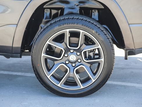 Used 2019 RAM 1500 Laramie AWD/4WD image 11