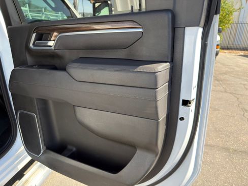 Used 2025 Chevrolet Silverado 2500 LT w/ Convenience Package image 13