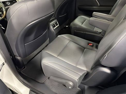 Used 2022 Lexus RX 350L FWD w/ Premium Package image 33
