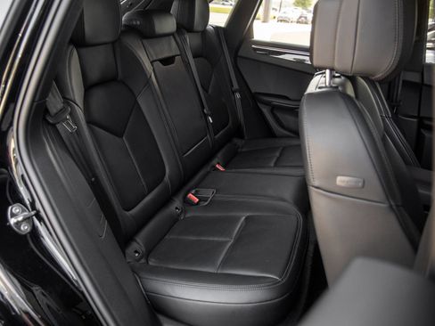 Certified 2024 Porsche Macan AWD/4WD image 41