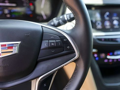 Used 2017 Cadillac XT5 Premium Luxury FWD image 13