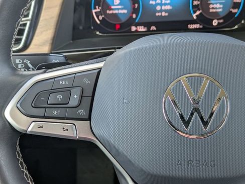 Used 2025 Volkswagen Atlas SE image 19