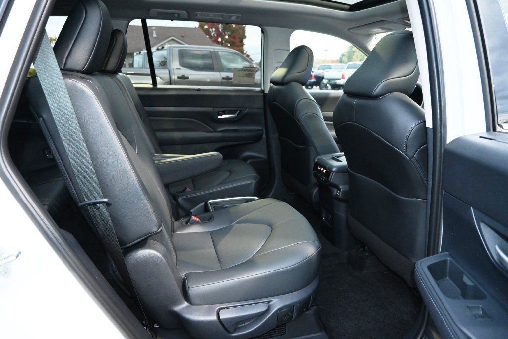 New 2026 Toyota Grand Highlander AWD Hybrid image 17