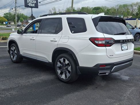 New 2026 Honda Pilot Touring image 4