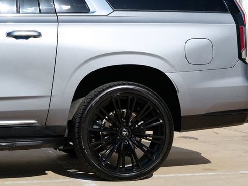 Used 2021 Cadillac Escalade ESV Premium Luxury w/ Performance Package AWD/4WD image 35
