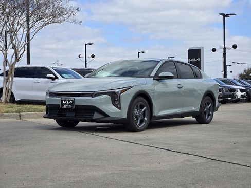 New 2026 Kia K4 LXS image 2