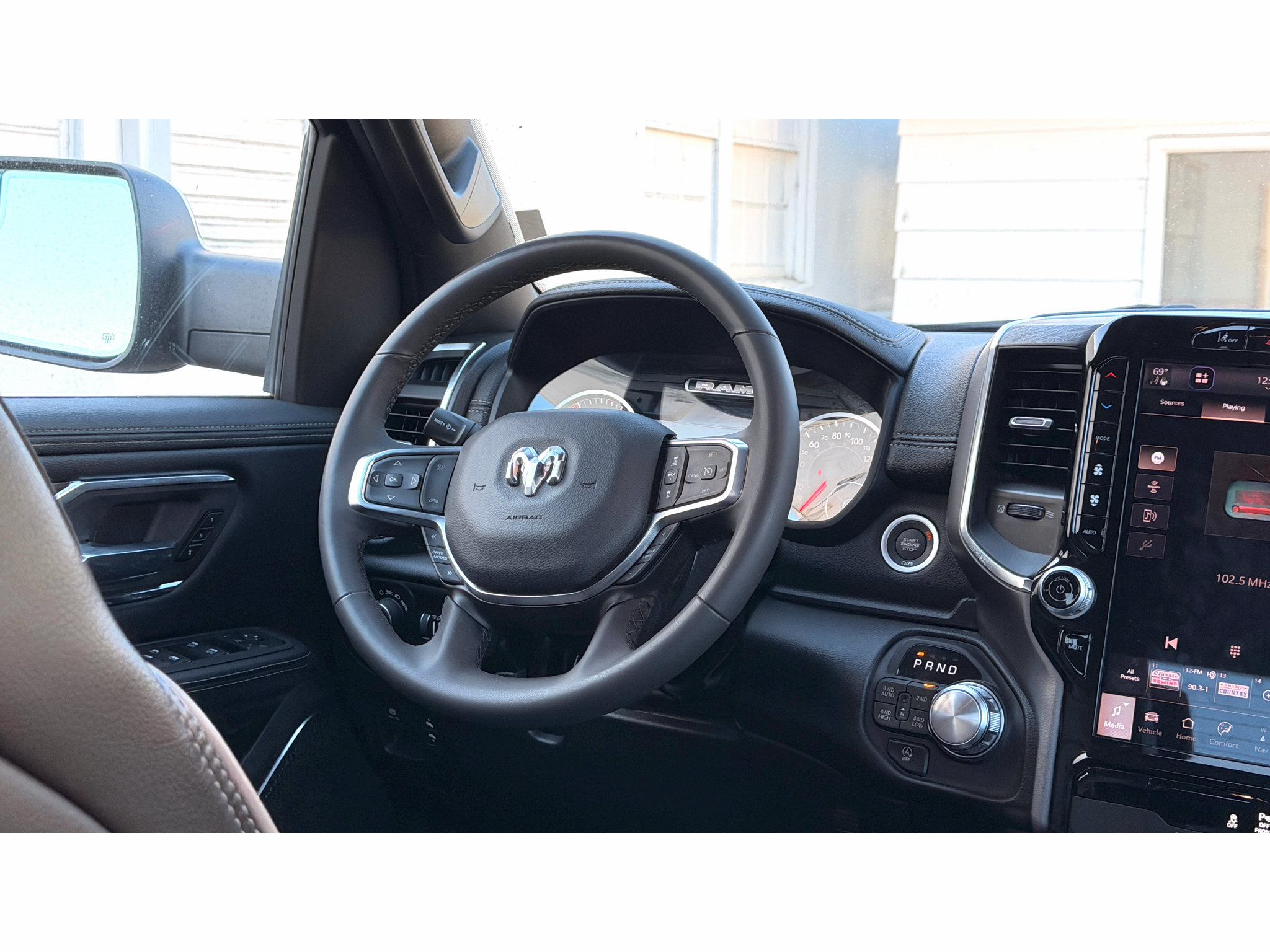 Used 2026 RAM 1500 Laramie AWD/4WD image 17