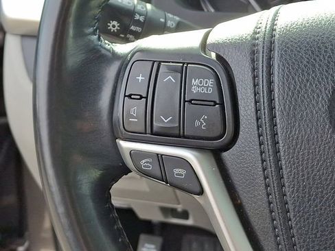 Used 2014 Toyota Highlander LE image 24