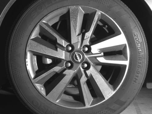 Used 2025 Nissan Versa SV image 12