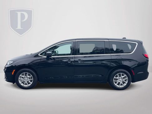 New 2026 Chrysler Pacifica Select image 5
