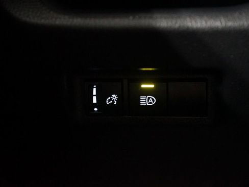 Certified 2025 Toyota RAV4 XLE FWD image 24