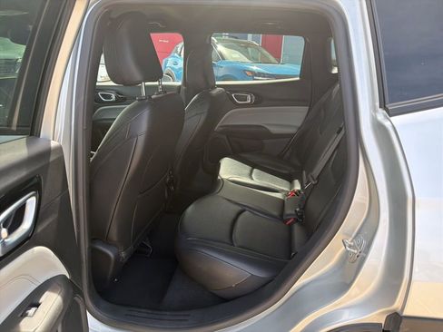 Used 2025 Jeep Compass Limited AWD/4WD image 17