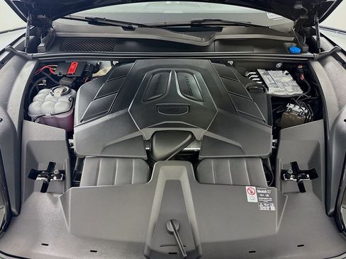 Used 2025 Porsche Cayenne Coupe image 11