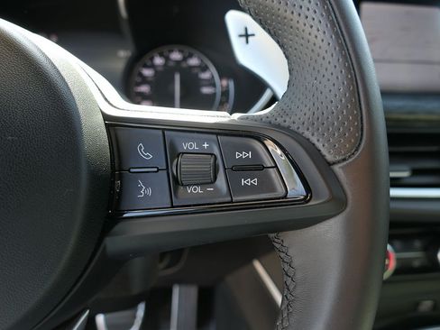 Used 2023 Alfa Romeo Stelvio Sprint RWD image 14