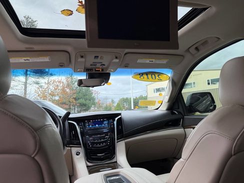 Used 2018 Cadillac Escalade Luxury image 13