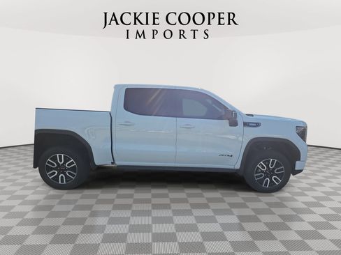 Used 2025 GMC Sierra 1500 AT4 w/ AT4 Premium Package AWD/4WD image 4