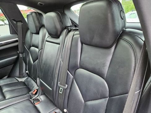 Used 2016 Porsche Cayenne AWD/4WD image 13