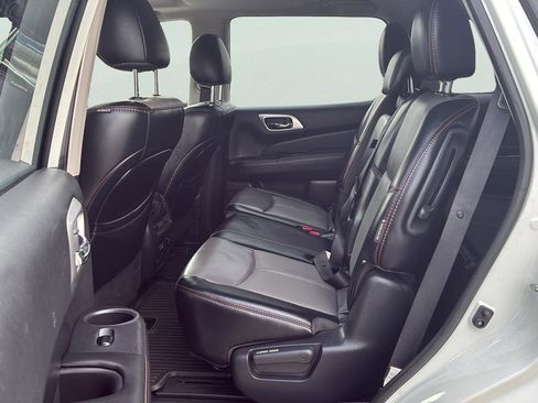 Used 2020 Nissan Pathfinder SL FWD image 25