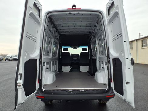 Used 2025 Mercedes-Benz Sprinter 2500 image 2