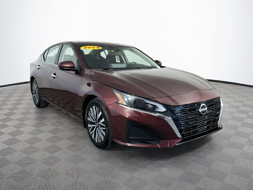 Certified 2024 Nissan Altima 2.5 SV w/ SV Premium Package FWD image 2