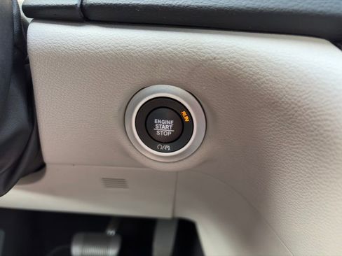 Used 2023 Chrysler Pacifica Touring-L FWD image 22