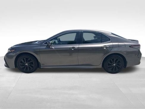 Used 2024 Toyota Camry SE FWD image 2