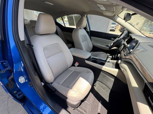 Used 2025 Nissan Altima 2.5 SV FWD image 37