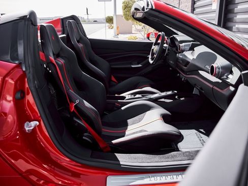 Used 2022 Ferrari F8 Tributo image 35