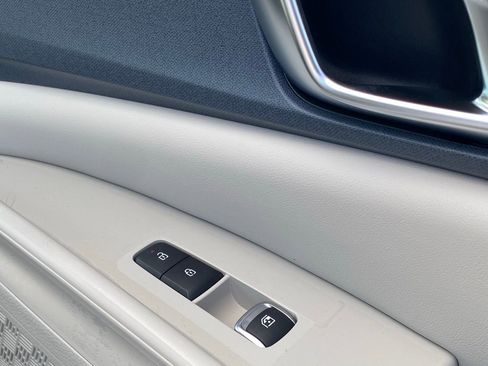 New 2026 Kia Carnival EX image 24