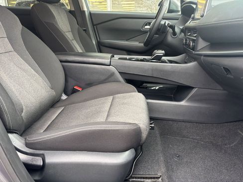 Used 2025 Nissan Rogue SV image 29