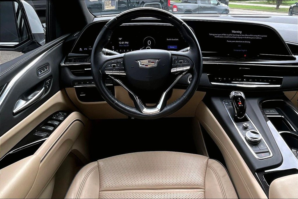 Used 2023 Cadillac Escalade Premium Luxury AWD/4WD image 5