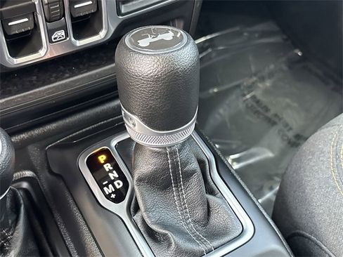 Used 2024 Jeep Wrangler Unlimited Sahara image 28