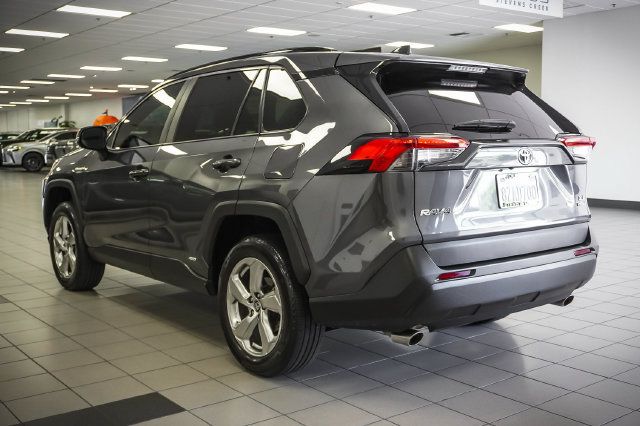 Used 2021 Toyota RAV4 XLE Premium AWD/4WD image 8
