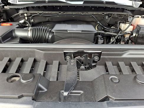 Used 2025 Chevrolet Silverado 2500 LT image 27