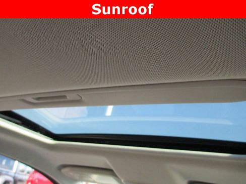 Used 2018 Ford EcoSport SE w/ SE Convenience Package image 12