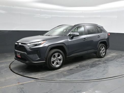 Used 2022 Toyota RAV4 XLE w/ Convenience Package image 1