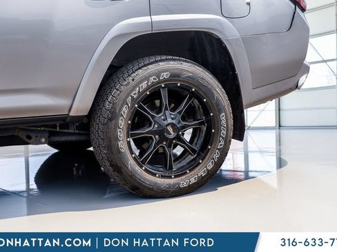 Used 2020 Toyota 4Runner SR5 Premium w/ Moonroof Package AWD/4WD image 39