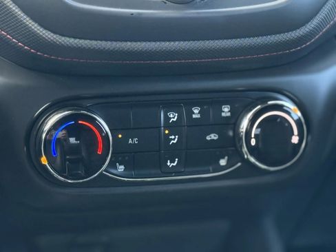 Used 2023 Chevrolet TrailBlazer RS image 31