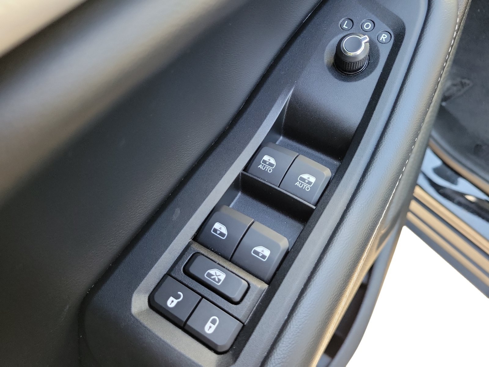 Used 2023 Jeep Grand Cherokee L Limited AWD/4WD image 25