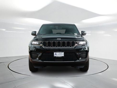New 2025 Jeep Grand Cherokee Laredo image 4