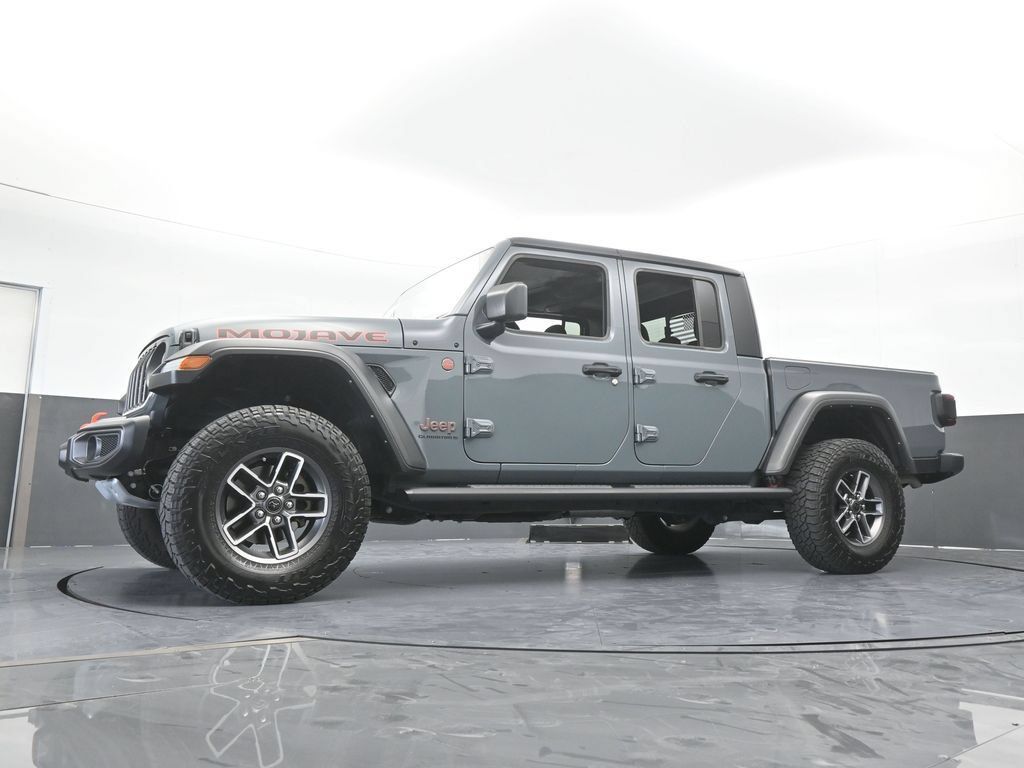 Used 2024 Jeep Gladiator Mojave AWD/4WD image 57