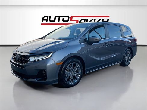 Used 2025 Honda Odyssey Touring image 3