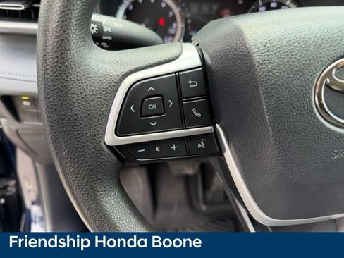 Used 2023 Toyota Highlander L AWD/4WD image 19