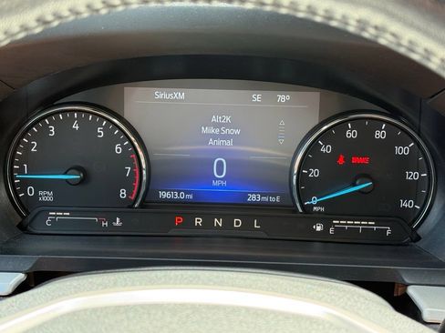 Used 2022 Ford Explorer XLT w/ Equipment Group 202A AWD/4WD image 7