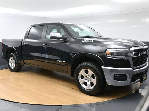 Used 2025 RAM 1500 Big Horn AWD/4WD image 3