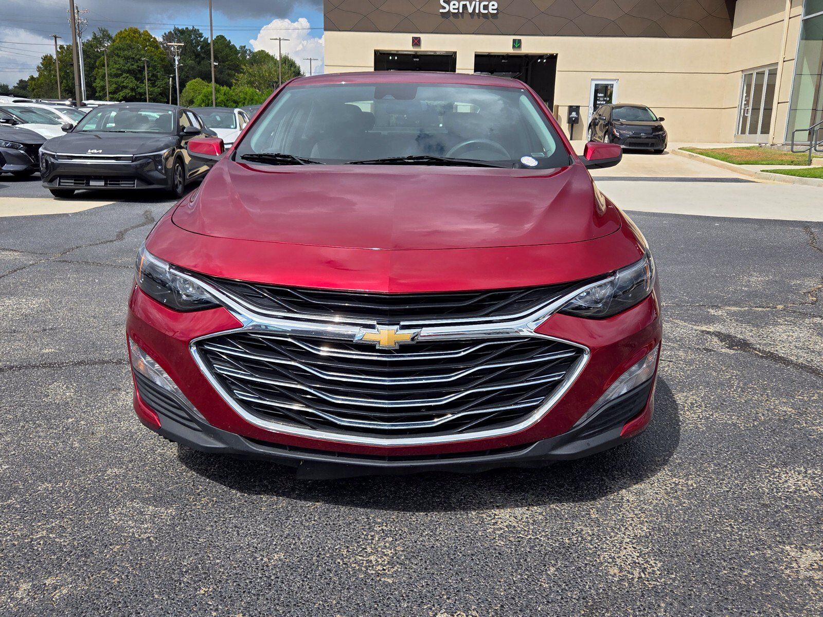 Used 2025 Chevrolet Malibu LT FWD image 2