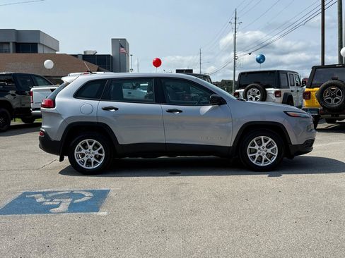 Used 2014 Jeep Cherokee Sport FWD image 5