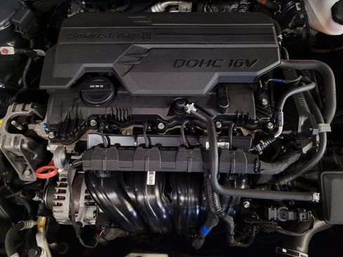 Used 2024 Hyundai Elantra SE image 30