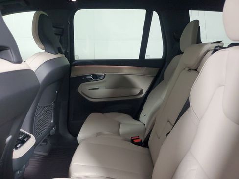 Certified 2025 Volvo XC90 B6 Core w/ Climate Package AWD/4WD image 14